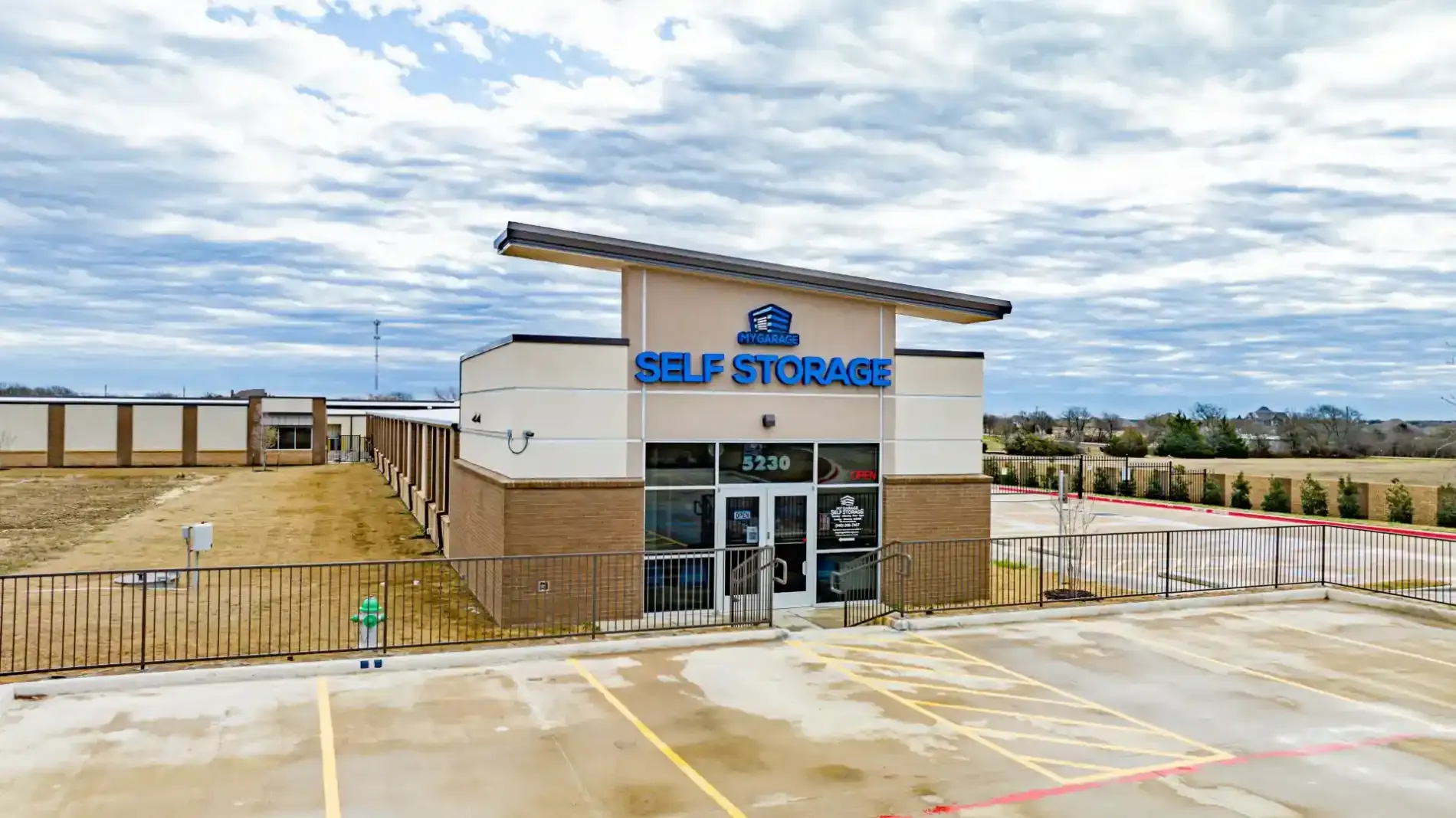 Exterior of office at Midlothian, TX self storage facility.